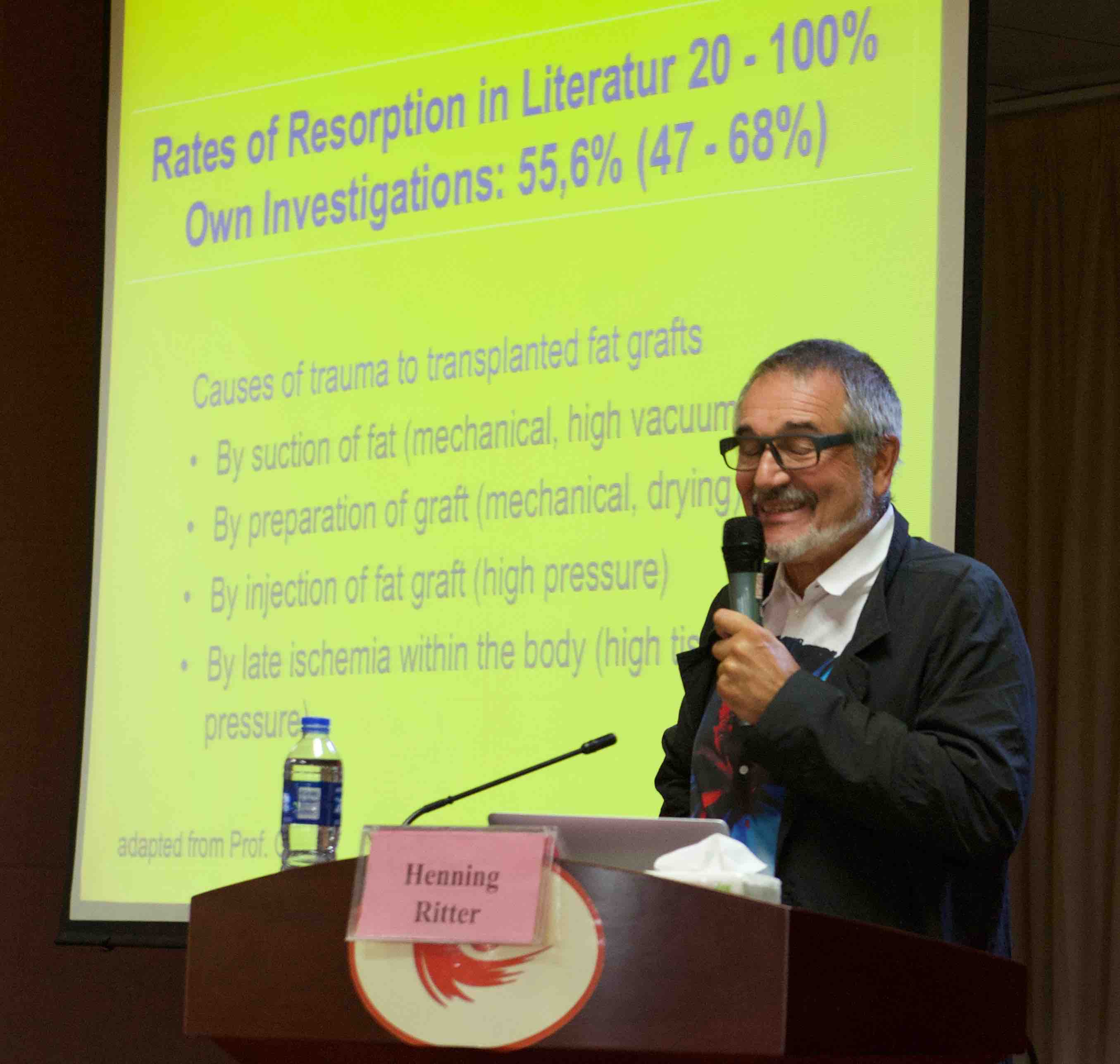 Dr. Ritter bei einem Vortrag in China